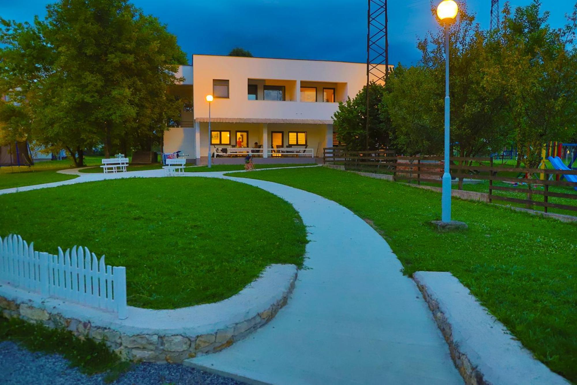 Holiday Homes Pozitiva Bihac Exterior photo