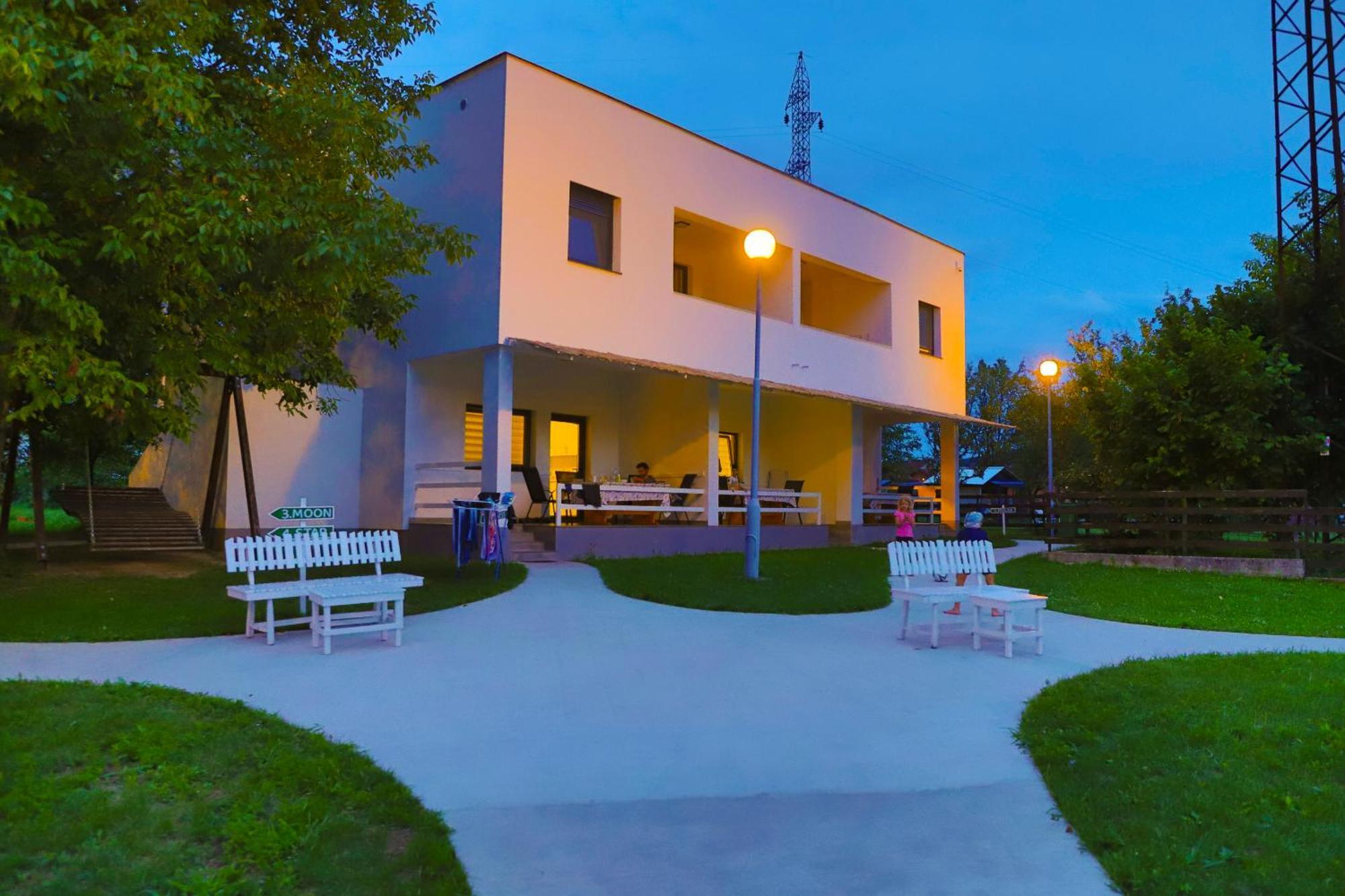 Holiday Homes Pozitiva Bihac Exterior photo